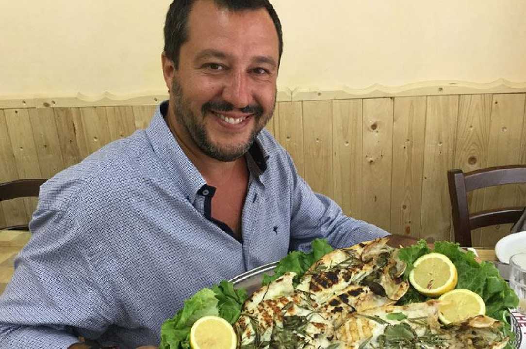 Matteo Salvini propone la riapertura dei ristoranti al chiuso da maggio