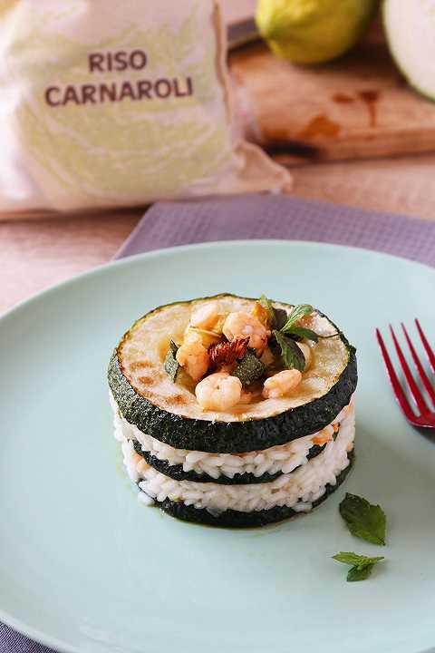 Millefoglie di riso gamberetti e zucchine