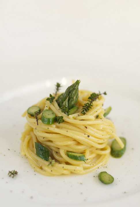 Carbonara di asparagi vegetariana