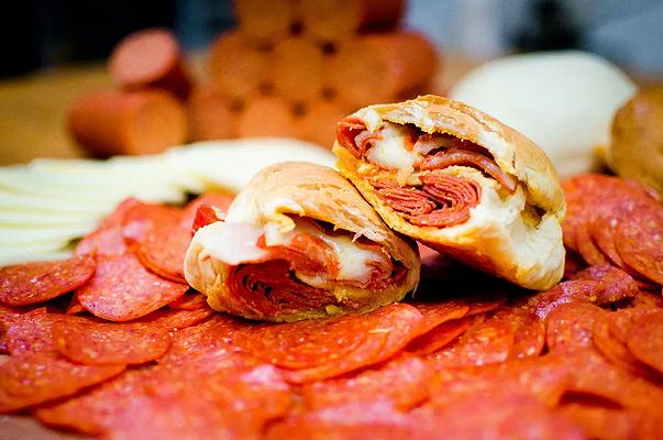 Pepperoni Rolls: inventati da un italiano, presto saranno il cibo ufficiale del West Virginia