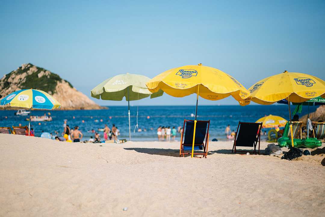 Bacoli, è vietato portare acqua e panini in spiaggia: “Una pratica squallida”