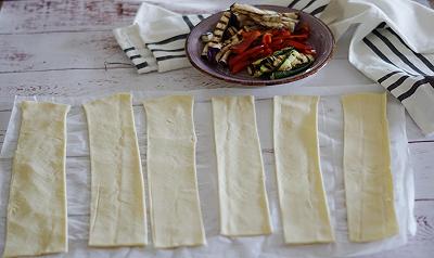 Tagliate la pasta a strisce