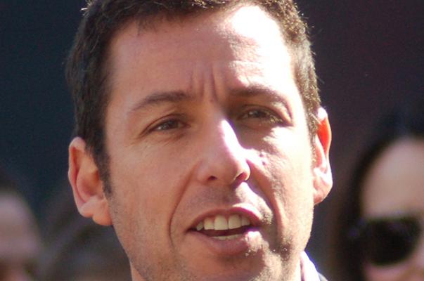 Usa: cameriera non riconosce Adam Sandler e lo manda via dal ristorante