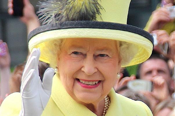 La regina Elisabetta lancia la sua birra, nata nella tenuta di Sandringham