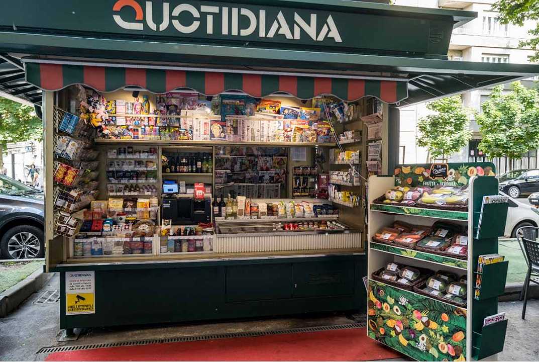 Frutta e verdura fresche da oggi si comprano in edicola a Milano