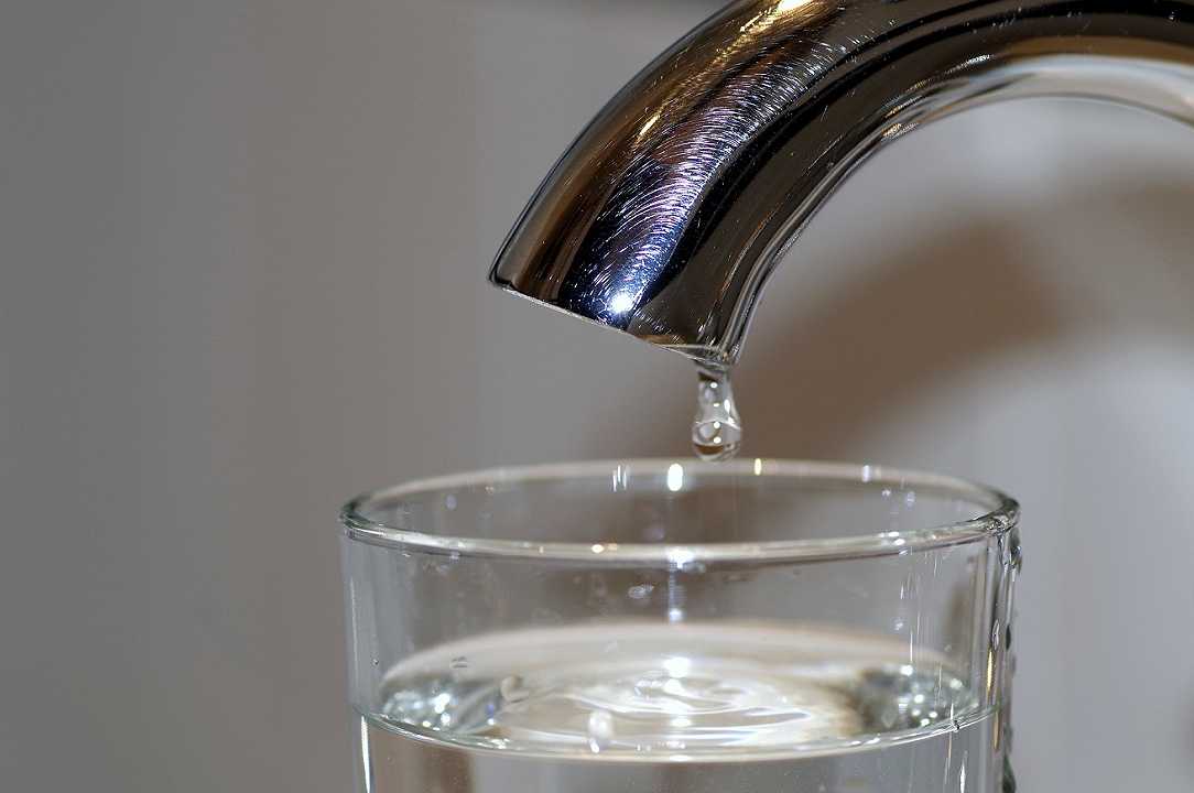 Olbia, l’acqua dei rubinetti non è potabile: scatta il divieto per gli usi alimentari