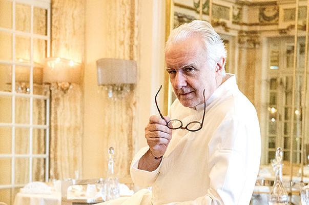 Alain Ducasse lascia il Plaza Athénée di Parigi dopo 21 anni