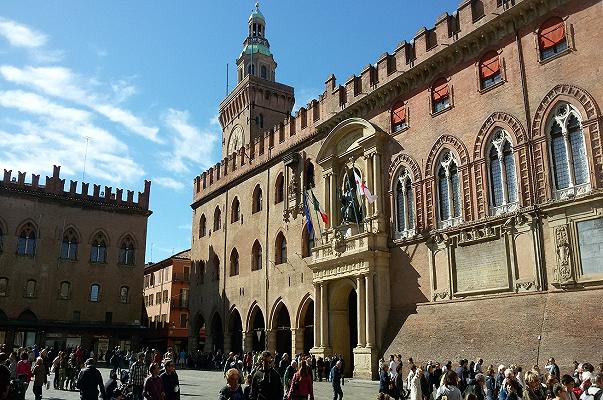 Bologna: prorogato il divieto di vendita di alcolici dopo le 18