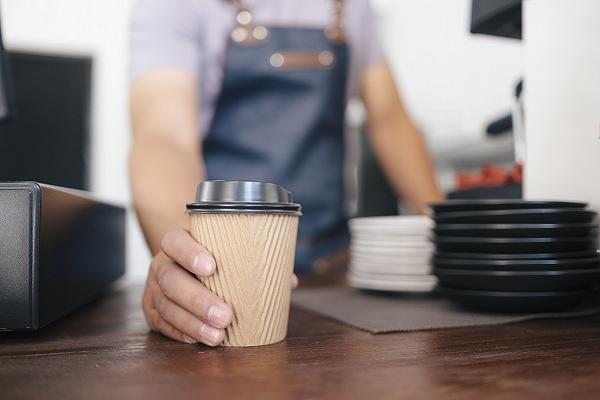 Caltanissetta: bar chiuso perché manca il tappo al caffè d’asporto