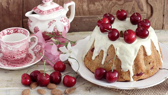 ciambella ciliegie e mandorle
