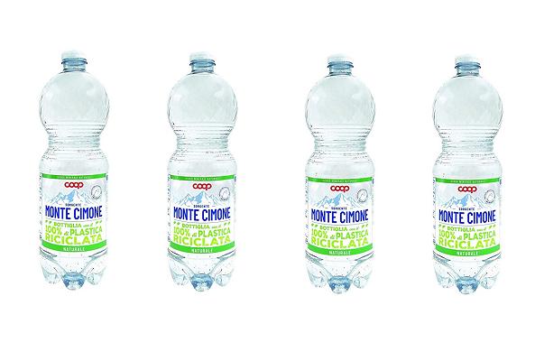 Coop propone l’acqua minerale in bottiglie di plastica 100% riciclata