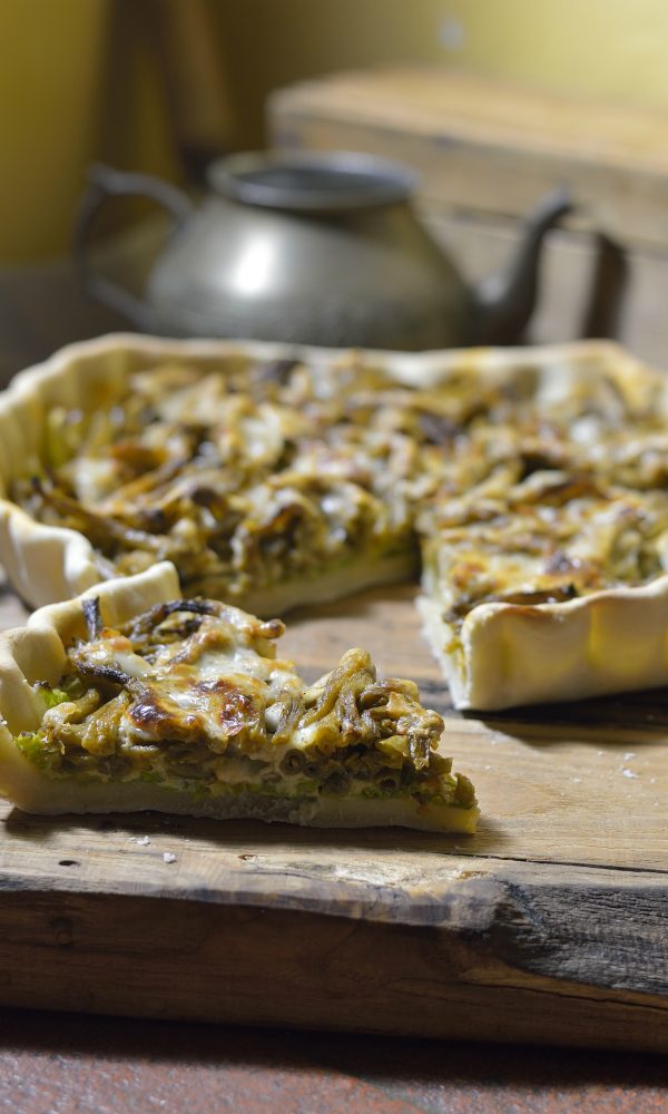 fetta tagliata di crostata alle verdure