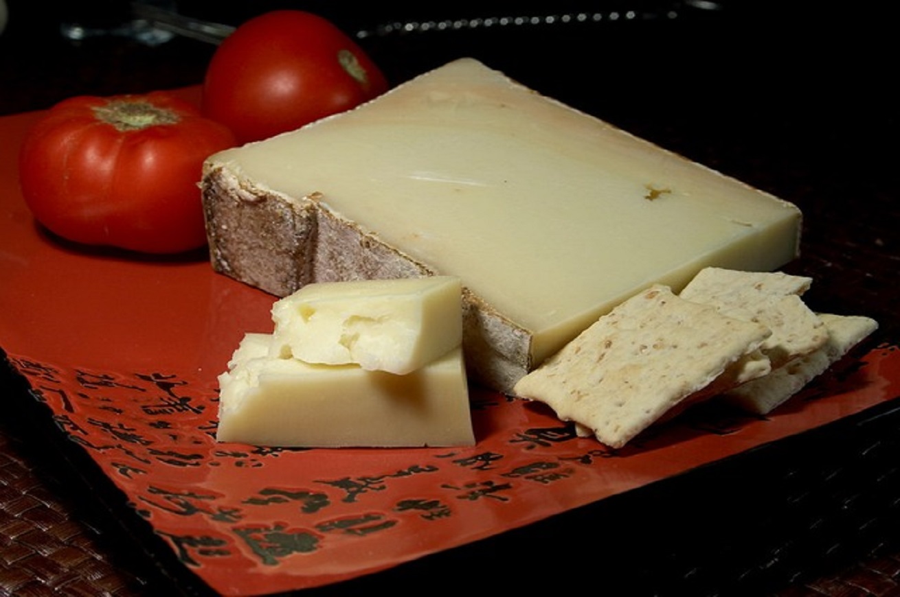 сыр с червями деликатес итальянский фото