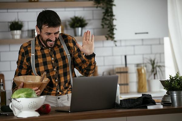 Meetic lancia le video lezioni di cucina per single