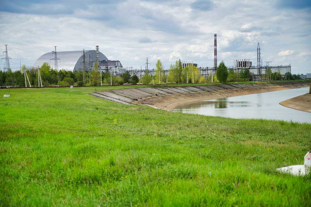 Ucraina, le forze russe hanno dimenticato 100 litri di vodka a Chernobyl