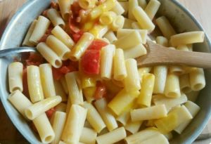 pasta nell'insalatiera