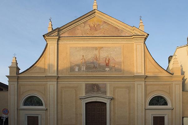 Pavia: prete offre il sagrato al ristorante per usarlo come dehors