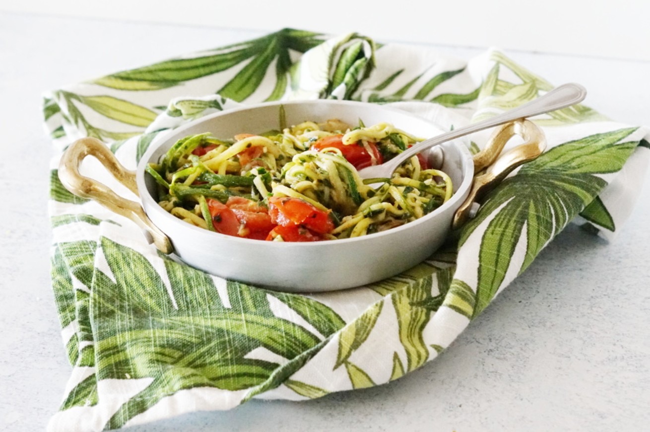 Spaghetti di zucchine al pesto di semi di girasole