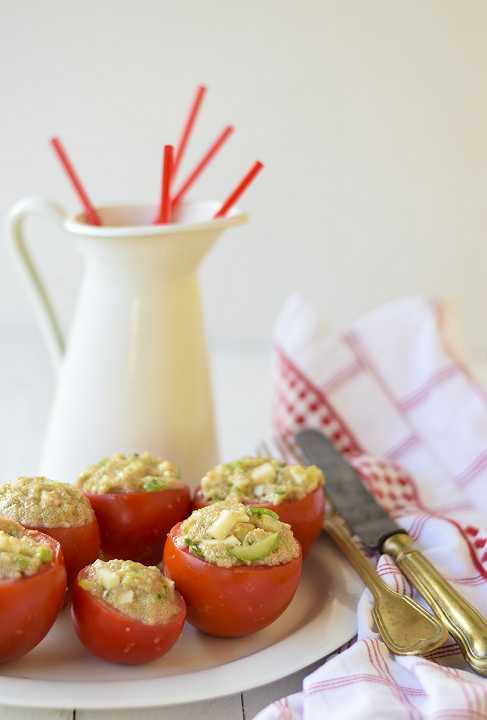 Pomodori ripieni con amaranto e salsa tahina