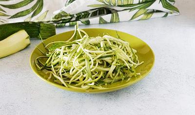 Fate gli spaghetti di zucchina