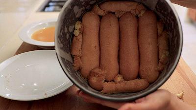 Foderate la teglia con i savoiardi