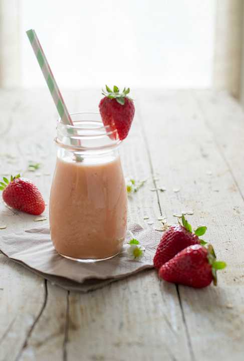 Smoothie alle fragole e melone con latte d’avena