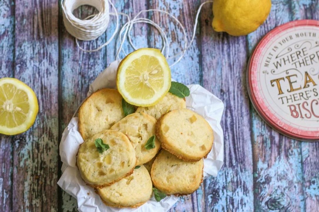 Biscotti al limone e menta fresca