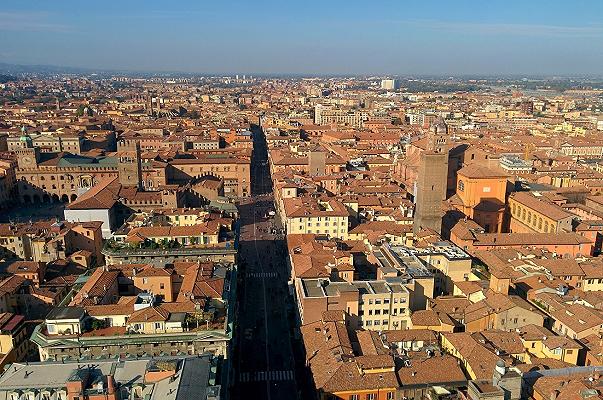 Bologna: niente contingentamento in piazza Aldrovandi, solo più controlli