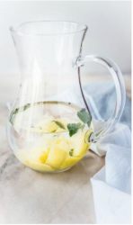 caraffa con ananas e pepe