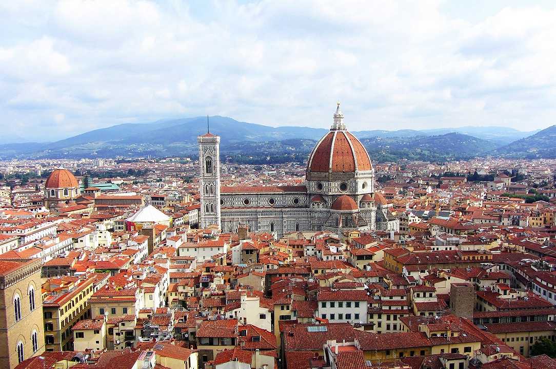 Firenze: consumare bevande alcoliche nel centro storico è vietato
