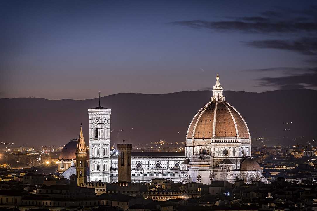 Firenze: matrimonio e 2 battesimi nel ristorante, locale chiuso e 200 persone multate