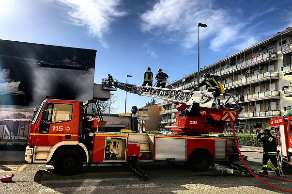 Ponte a Greve: incendio al centro commerciale Coop, clienti e personale evacuati