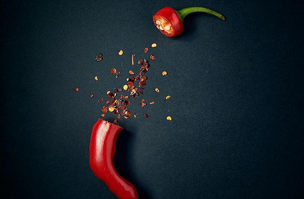 Milano, ubriaco spruzza spray al peperoncino in un ristorante