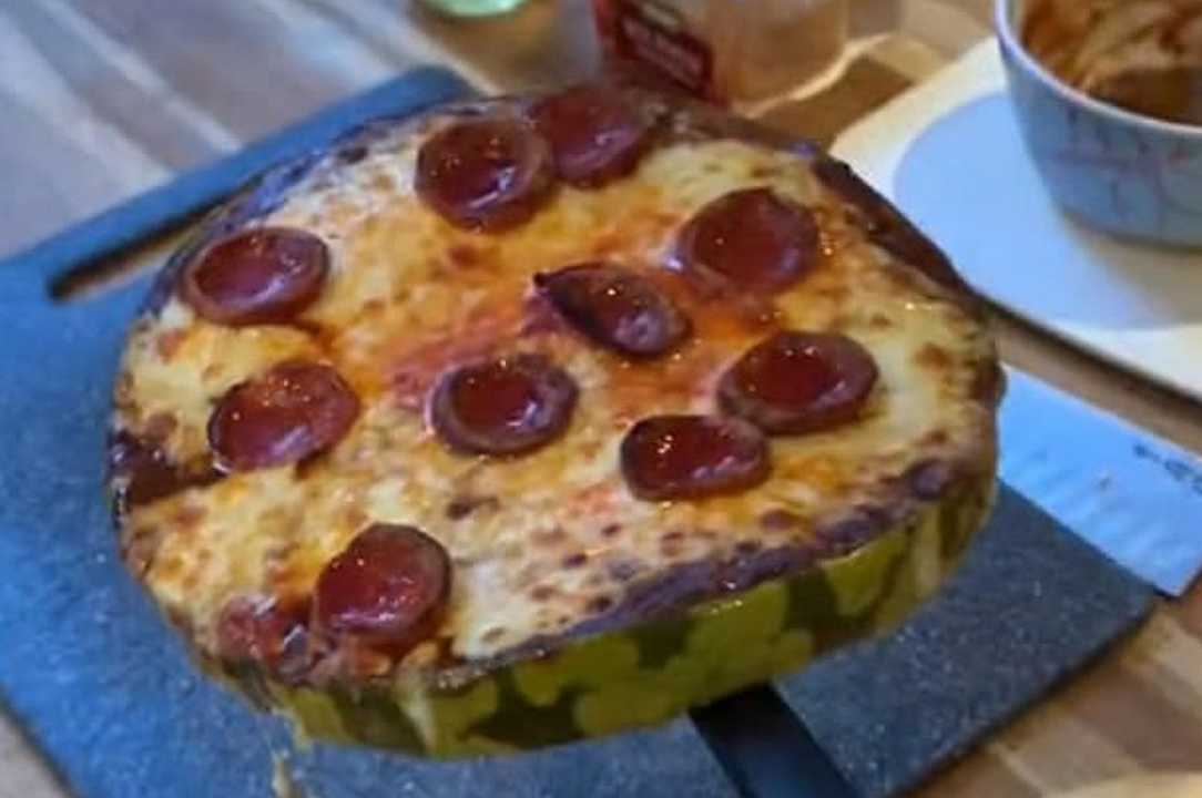 Pizza con anguria e salsa BBQ: gli insulti su TikTok