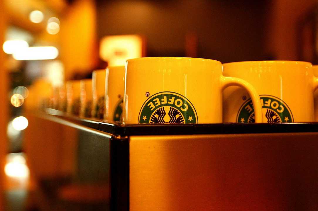 Starbucks: troppi ordini online e pochi dipendenti, l’app mobile causa problemi