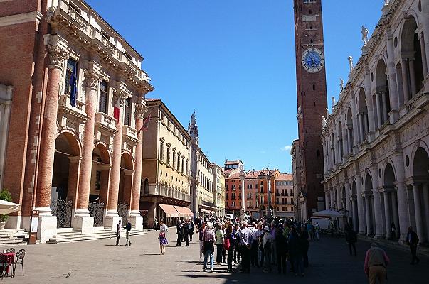 Vicenza: nella zona “della movida” accesso solo per chi trova posto nei locali