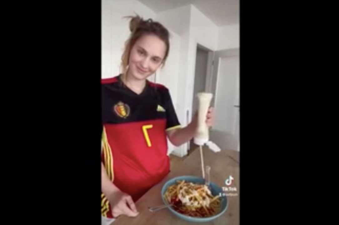 Pasta massacrata da una presentatrice belga dopo la vittoria dell’Italia