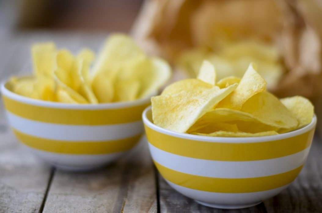 due ciotoline con chips di patate