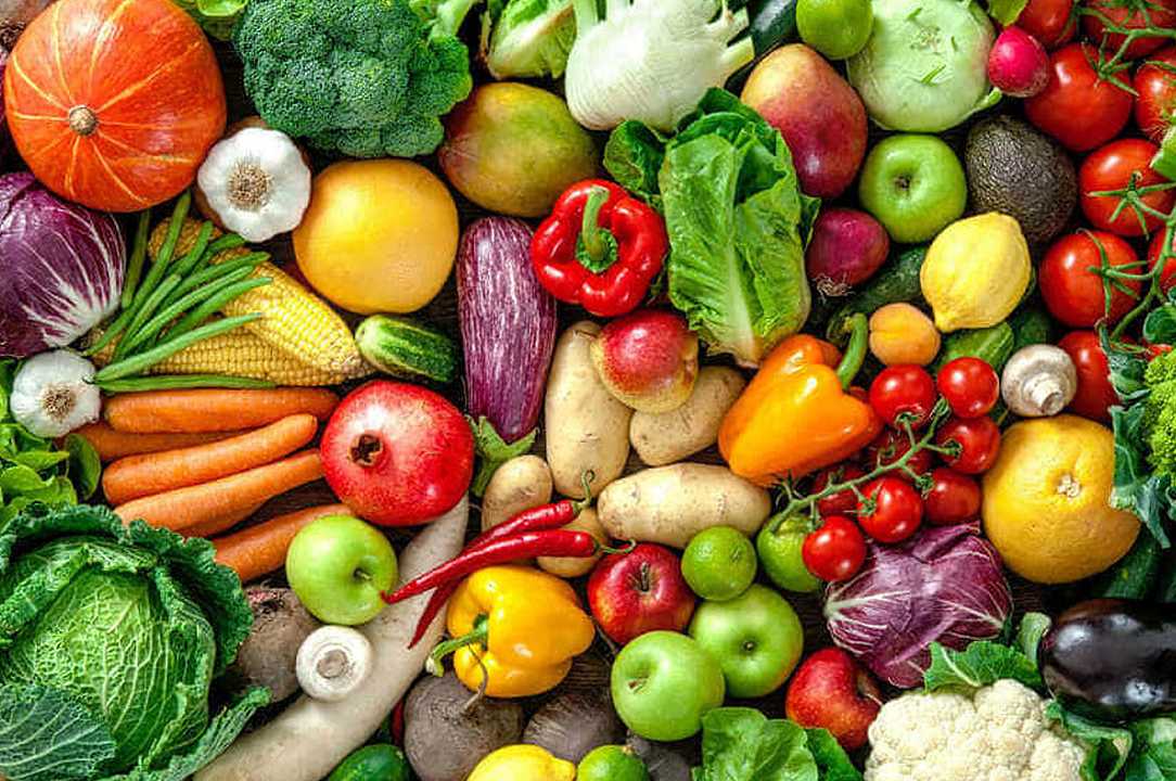 Consumi, frutta e verdura al primo posto nel carrello della spesa