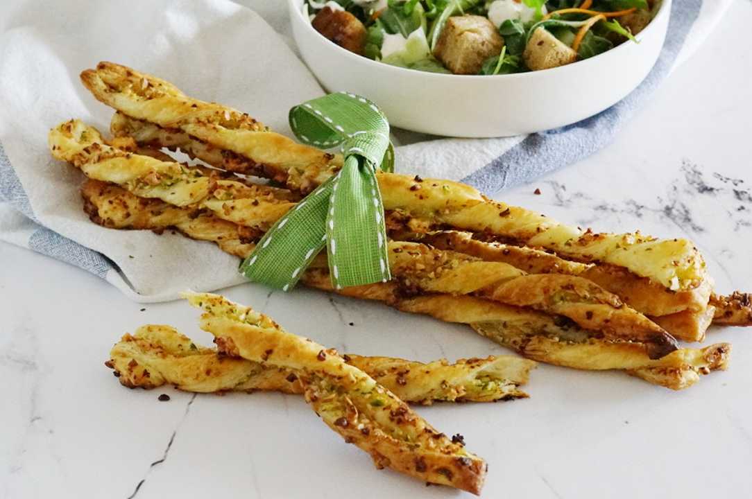 Grissini di pasta sfoglia alle zucchine