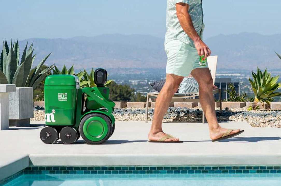 Heineken BOT, il robot su sei ruote che porta la birra fresca