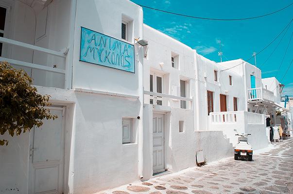 Mykonos: divieto di musica in ristoranti e bar e nuovo coprifuoco