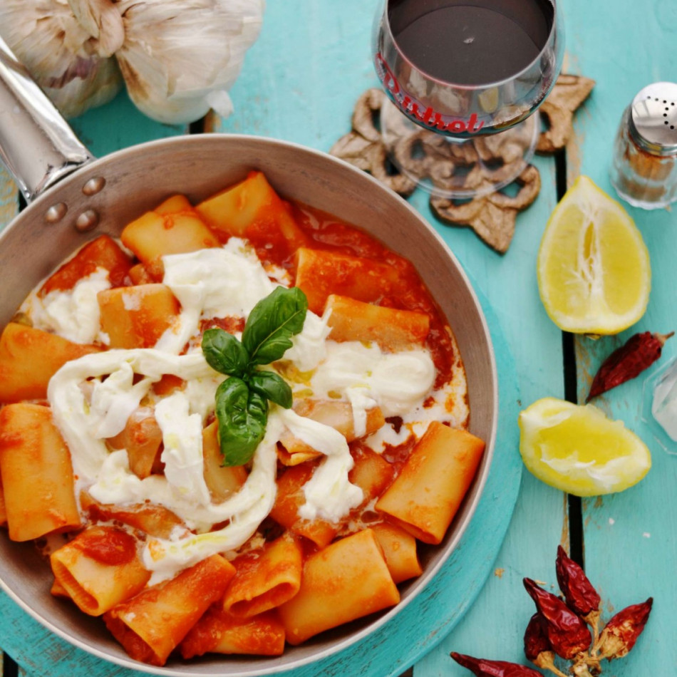 Paccheri con stracciatella e pomodoro - Dissapore