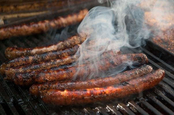 Regno Unito e UE: tregua per il commercio di salsicce e carne in Irlanda del Nord