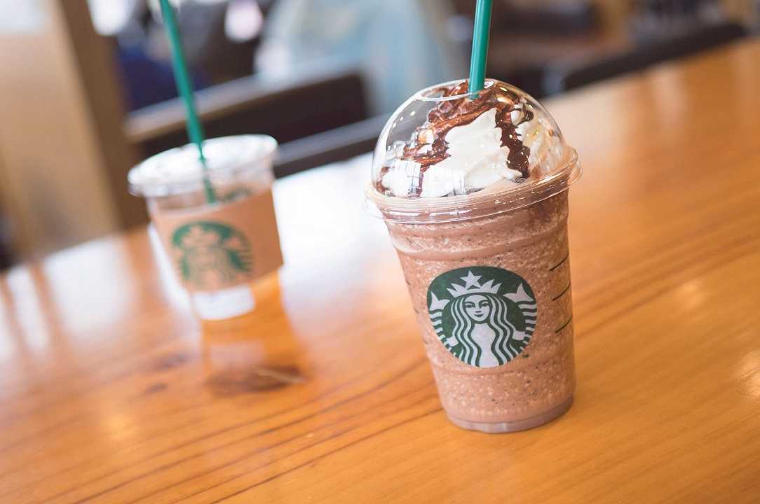 Starbucks venderà alcune bevande personalizzate fuori menu su Facebook e Instagram?