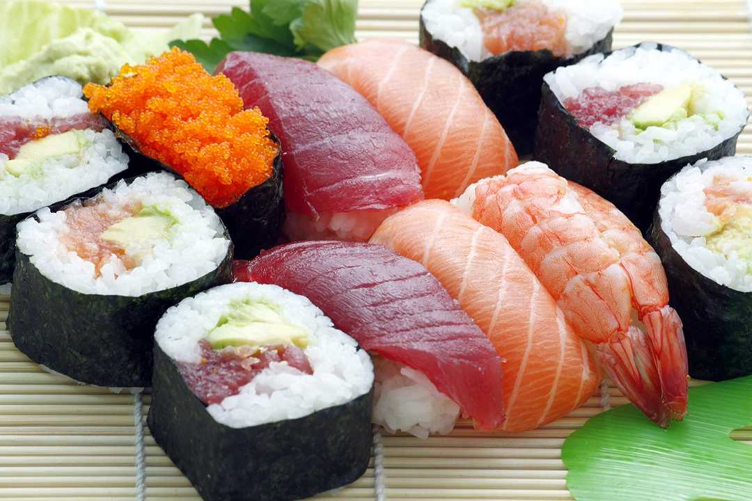 Cagliari, controlli del Nas in un ristorante di sushi: sequestrati 7 kg di pesce