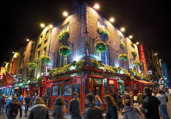 Dublino: centinaia di skaters in protesta a Temple Bar