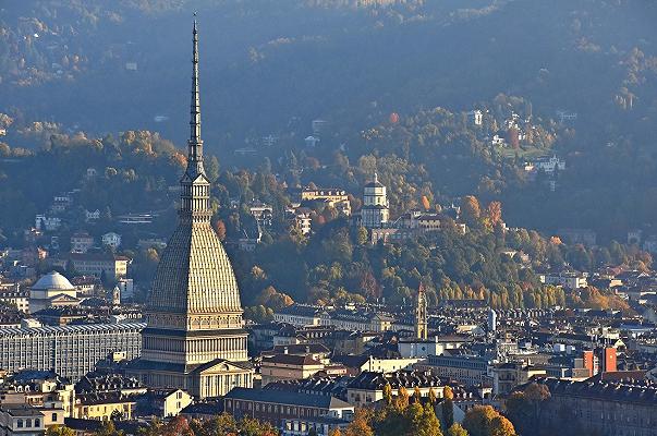 Torino: consumazione solo ai tavoli e stop all’asporto di alcolici dopo le 21