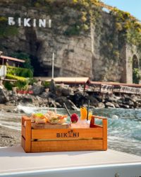 Il bikini; vico equense