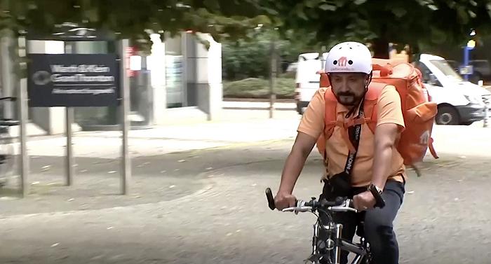 Firenze: rubano la bici a un rider, i colleghi si mettono a caccia e la ritrovano